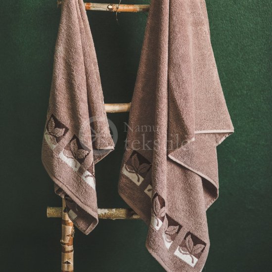 Cotton terry bath towel with leaves "LIGHT BROWN"